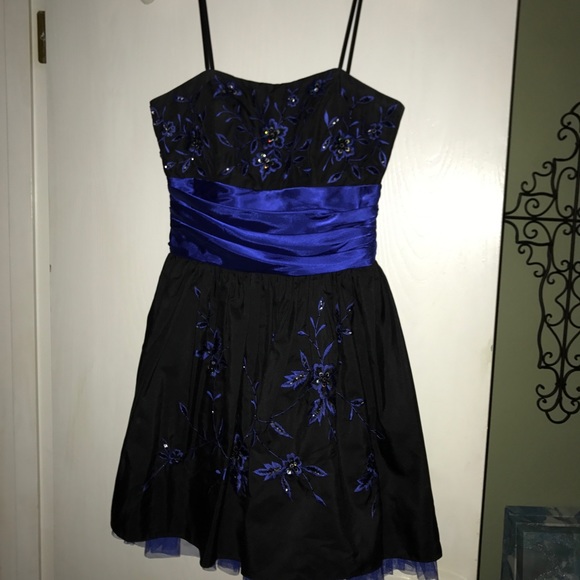 Above knee length dress - Picture 1 of 2